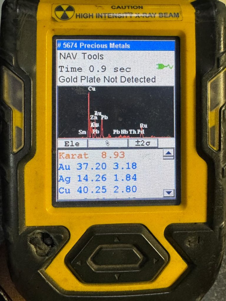 XRF analyser screen showing a gold purity reading